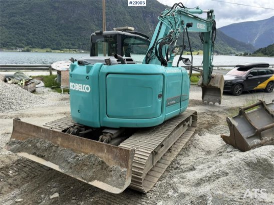 Kobelco Sk140SRLC-3 excavator equipped with a tooth bucket Sk140SRLC-3 excavator equipped with a tooth bucket 2015 2 Crawl...