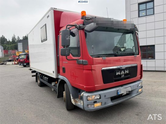 MAN TGL 8.220 4x2 box truck with a 2-ton lift TGL 8.220 4x2 box truck with a 2-ton lift 2013 2 image 7