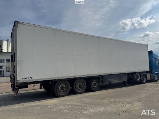 Schmitz Cargobull box semi-trailer with Carrier refrigeration unit. Schmitz Cargobull box semi-trailer with Carrier refrig...