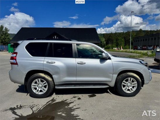 Toyota Land Cruiser – 190 HP – 2 Sets of Tires Land Cruiser – 190 HP – 2 Sets of Tires 2014 2 Small Vans image 7