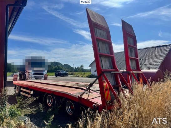 Forss-Parator Machine Trailer with Hydraulic Ramps Forss-Parator Machine Trailer with Hydraulic Ramps 1978 2 Lowloader tra...