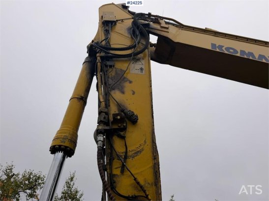 Komatsu PC240LC-7K excavator w/ 2 buckets – prepared for m PC240LC-7K excavator w/ 2 buckets – prepared for m 2005 2 Crawl...