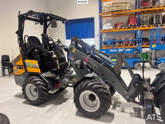 GiANT G2200 Wheel Loader w/ Pallet Forks and 2 Buckets – Giant G2200 Wheel Loader w/ Pallet Forks and 2 Buckets – 2021 2 W...