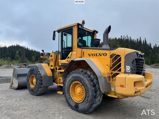 Volvo L90F Wheel Loader w/ Bucket and Pallet Forks – Low 10140 2008 2 Wheel Loaders image 7