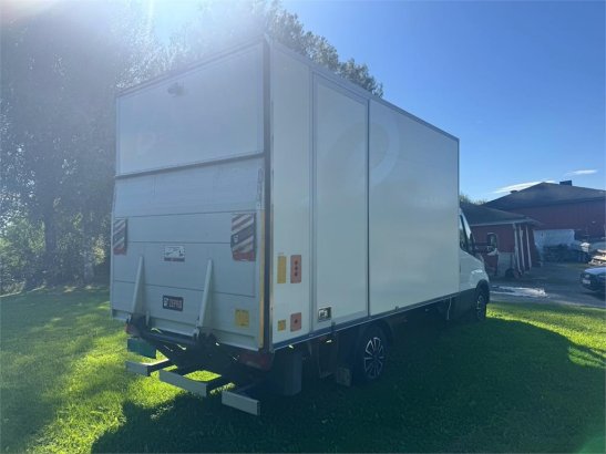 Iveco 35S16 8-Pallet Box Truck with 2 Sets of Tyres 35S16 8-Pallet Box Truck with 2 Sets of Tyres 2022 2 Small Vans image 7