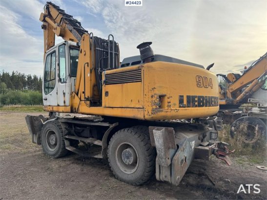 Liebherr A904C Wheeled Excavator w/ Hydraulically Elevating A904C Wheeled Excavator w/ Hydraulically Elevating 2008 2 Whee...