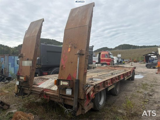 U LTU 3 Tri-axle machinery trailer with hydraulic U LTU 3 Tri-axle machinery trailer with hydraulic 2002 2 Lowloader trail...