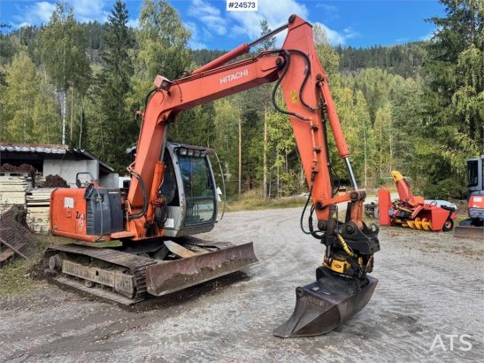 Hitachi ZX70 Excavator with Tiltrotator and 3 Buckets – On ZX70 Excavator with Tiltrotator and 3 Buckets – On 2004 2 Crawl...