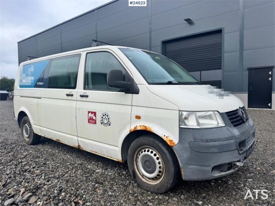Volkswagen Transporter TDI 4x2 Panel Van Volkswagen Transporter TDI 4x2 Panel Van 2006 2 Small Vans image 52