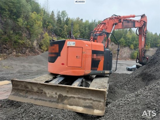 Hitachi ZX225USLC-5B excavator with Rototilt and 2 buckets ZX225USLC-5B excavator with Rototilt and 2 buckets 2013 2 Crawl...