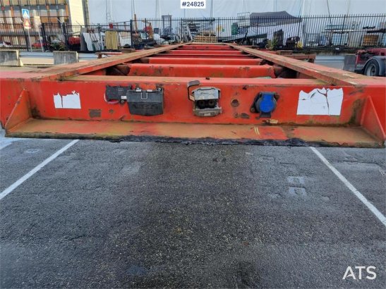 Fruehauf Container chassis for 20- and 40-Foot Containers Container chassis for 20- and 40-Foot Containers 2000 2 image 7