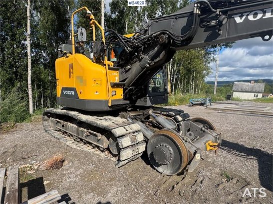 Volvo ECR145EL Tracked excavator with rail wheels – 4,30 ECR145EL Tracked excavator with rail wheels – 4,30 2015 2 Crawler...