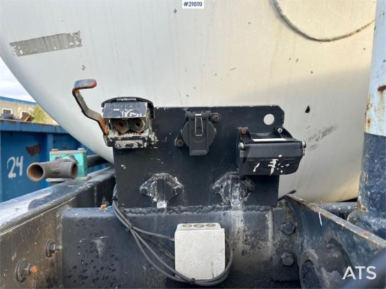 Spitzer silo trailer, 3-axle bulk trailer. SPITZER silo trailer, 3-axle bulk trailer. 1996 2 image 38