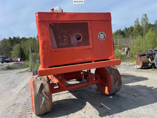 Brøyt X2 excavator w/bucket (Nostalgia!) Broyt X2 excavator w/bucket (Nostalgia!) 1963 2 Crawler Excavators image 8