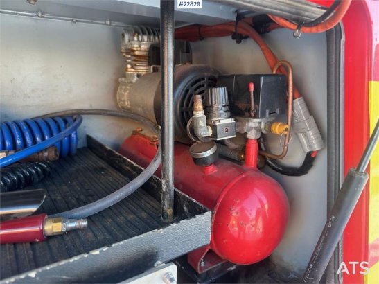 Volkswagen Amarok 4x4 tow truck w/ electric winch and two set Volkswagen Amarok 4x4 tow truck w/ electric winch and two se...