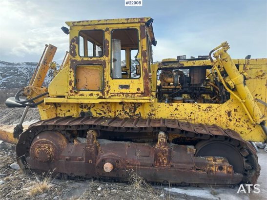 Komatsu D355-3 A dozer w/ ripper and cutter D355-3 A dozer w/ ripper and cutter 1976 2 Dozers image 8