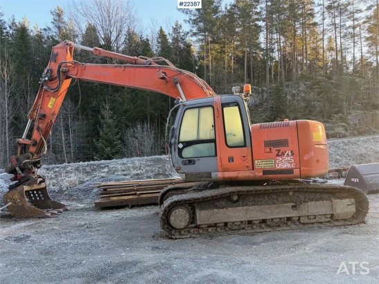 Hitachi ZX225USR – 2004-modell – Rototilt – 4 skuffer – I ZX225USR – 2004-modell – Rototilt – 4 skuffer – I 2004 2 Crawler...