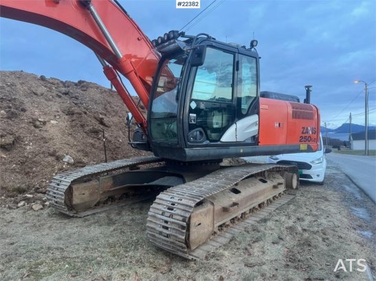 Hitachi ZX250LC-5B – GPS – Rototilt – 2 Buckets – Undercar ZX250LC-5B – GPS – Rototilt – 2 Buckets – Undercar 2014 2 Crawl...