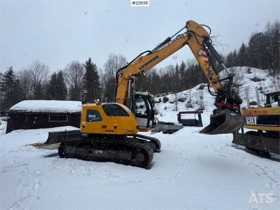 Liebherr R914 Compact crawler excavator with VA boom, 2 buc R914 Compact crawler excavator with VA boom, 2 buc 2018 2 Craw...