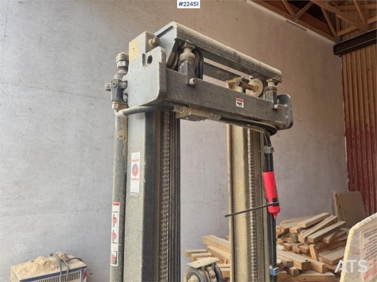 Nissan UNS 140 Reach Truck UNS 140 Reach Truck 2009 2 Forklift image 23