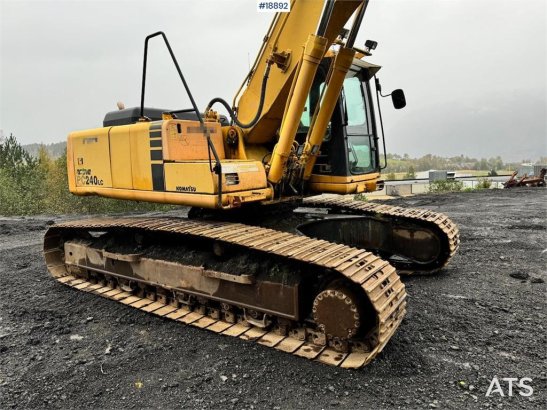Komatsu PC240LC-6K Crawler Excavator w/ Digging Bucket. PC240LC-6K Crawler Excavator w/ Digging Bucket. 2001 2 Crawler Exc...