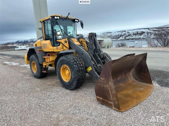 Volvo L90H wheel loader with joystick control and a buck L90H wheel loader with joystick control and a buck 2018 2 Wheel L...