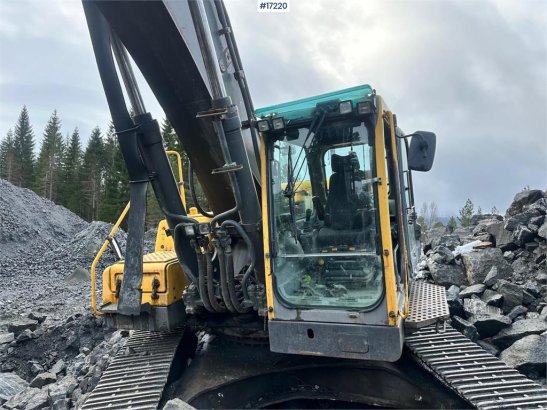 Volvo EC360 BLC Tracked excavator w/ digging bucket and 10058 2004 2 Crawler Excavators image 38