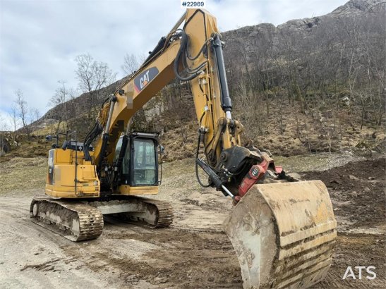 CAT 325FLCR with Engcon rototilt and grading bucket 38 2018 2 Crawler Excavators image 23