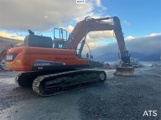 Doosan Dx300lc-5 Gravemaskin m/ rototilt og pusseskuffe Doosan Dx300lc-5 Gravemaskin m/ rototilt og pusseskuffe 2017 2 Cra...