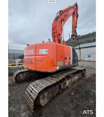Hitachi ZX225 Tracked excavator with digging bucket – Engi ZX225 Tracked excavator with digging bucket – Engi 2008 2 Crawl...