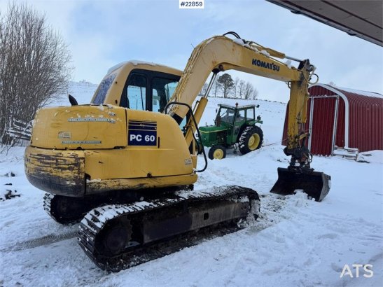 Komatsu PC60-7 crawler excavator with powertilt and 3 buck PC60-7 crawler excavator with powertilt and 3 buck 1994 2 Crawl...