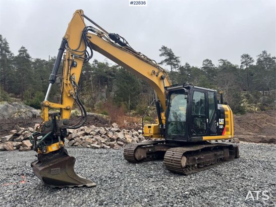 CAT 313FL crawler excavator with 2 buckets and tiltrot 26 2017 2 Crawler Excavators image 53