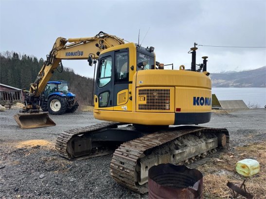 Komatsu PC228USLC-8 crawler excavator w/ rototilt w/ grab PC228USLC-8 crawler excavator w/ rototilt w/ grab 2011 2 Crawler...