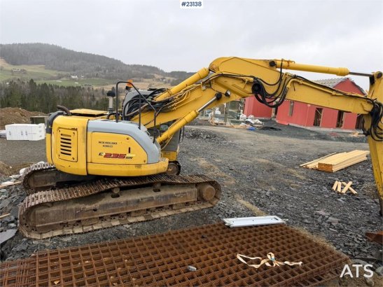 New Holland 235 Crawler Excavator w/ grading bucket 235 Crawler Excavator w/ grading bucket 2006 2 Crawler Excavators imag...
