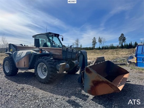 Merlo P40.17 telehandler w/ bucket – pallet forks – jib P40.17 telehandler w/ bucket – pallet forks – jib 2014 2 Wheel Loa...