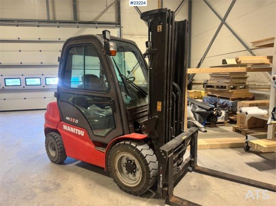 Manitou M135D Forklift – 2400 hours! M135D Forklift – 2400 hours! 2018 2 Forklift image 8