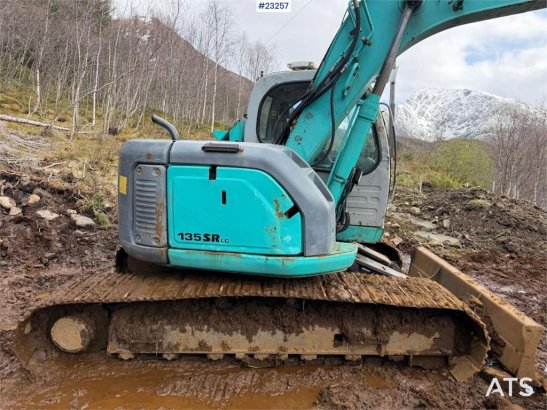 Kobelco SK135 SRLC-1E excavator w/ 3 buckets, Jib, new ste SK135 SRLC-1E excavator w/ 3 buckets, Jib, new ste 2002 2 Crawl...