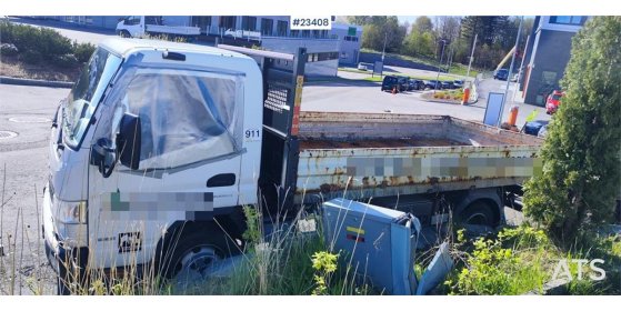 Mitsubishi Fuso Canter 4x2 flatbed truck for sale as a repair Fuso Canter 4x2 flatbed truck for sale as a repair 2019 2 im...