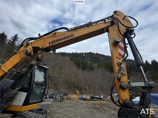 Liebherr R914 Compact crawler excavator with VA boom, 2 buc R914 Compact crawler excavator with VA boom, 2 buc 2018 2 Craw...