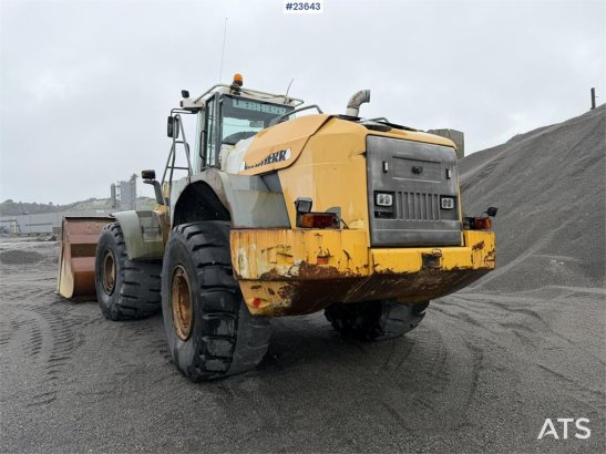 Liebherr L580 wheel loader with a gravel bucket, tooth buck L580 wheel loader with a gravel bucket, tooth buck 2006 2 Whee...