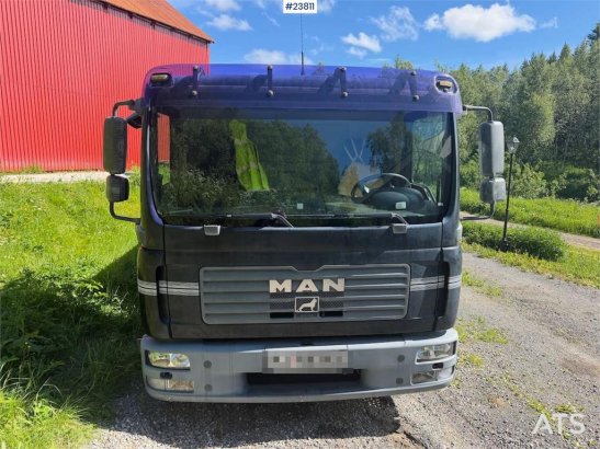 MAN TGL 8.240 4x2 flatbed truck w/ two sets of tires. TGL 8.240 4x2 flatbed truck w/ two sets of tires. 2006 2 image 8