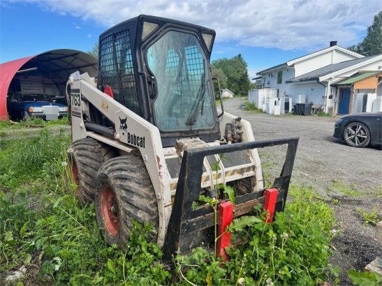 Bobcat 763 Skid-Steer Loader with Bucket, Grapple and Pal 763 Skid-Steer Loader with Bucket, Grapple and Pal 2003 2 image 8