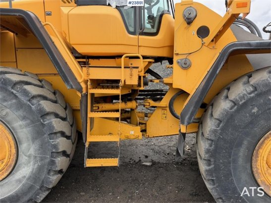 Volvo L180F Wheel loader with bucket L180F Wheel loader with bucket 2008 2 Wheel Loaders image 8