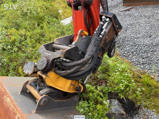 Kubota U35-3 mini excavator with 3 buckets, rototilt, and U35-3 mini excavator with 3 buckets, rototilt, and 2017 2 image 8