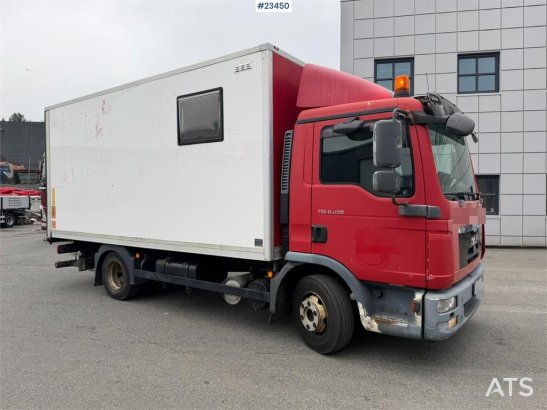 MAN TGL 8.220 4x2 box truck with a 2-ton lift TGL 8.220 4x2 box truck with a 2-ton lift 2013 2 image 8
