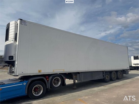 Schmitz Cargobull box semi-trailer with Carrier refrigeration unit. Schmitz Cargobull box semi-trailer with Carrier refrig...