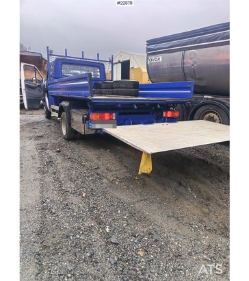 Mercedes-Benz 616 CDI 5-seater flatbed truck as a repair object Mercedes-Benz 616 CDI 5-seater flatbed truck as a repair o...