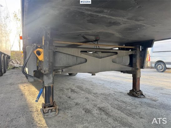 Schmitz box semi-trailer with fridge/freezer unit – load b Schmitz Cargobull box semi-trailer with fridge/freezer unit – l...