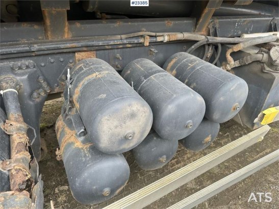 Scania R124/400 hook truck w/ 26T hook and box. WATCH VID R124/400 hook truck w/ 26T hook and box. WATCH VID 1998 2 Tipper...
