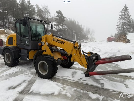Günter Grossmann Ladowarka GG2500T telehandler with a bucket and l Günter Grossmann Ladowarka GG2500T telehandler with a b...